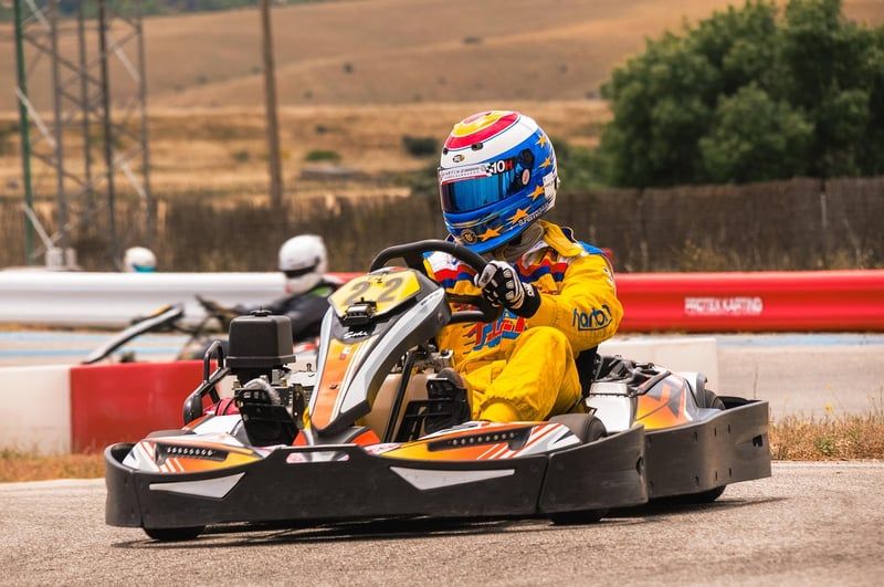 Guide pour choisir son casque de karting : ventilation et poids en 2026