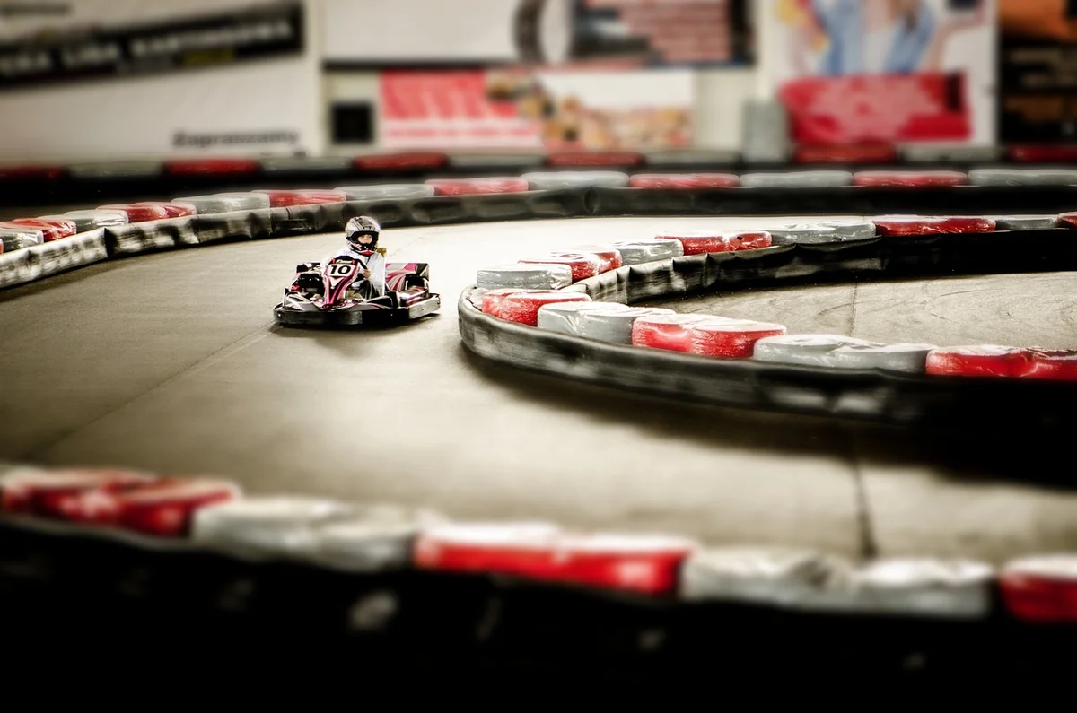 Maîtrisez la pression des pneus de votre kart sur circuit sec en 2026