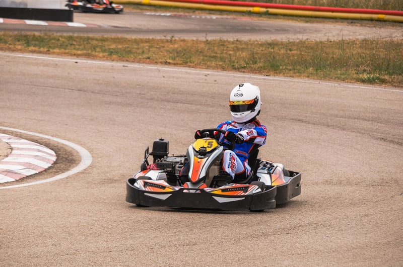 Le karting féminin : en 2026, les femmes qui dominent le circuit avec brio
