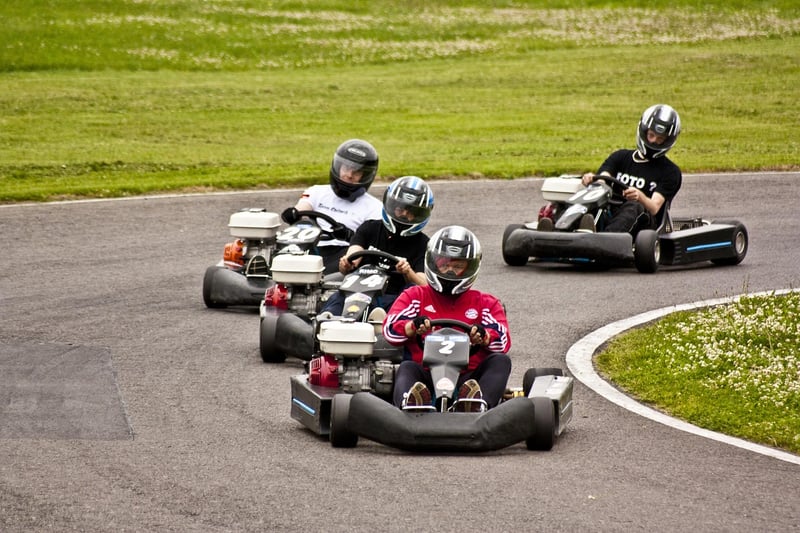 Les équipements indispensables pour pratiquer le karting en toute sécurité en 2026