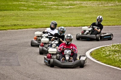 Les équipements indispensables pour pratiquer le karting en toute sécurité en 2026
